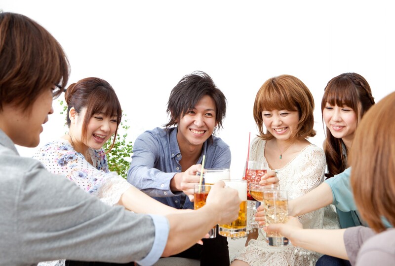 6人で乾杯＿顔あり